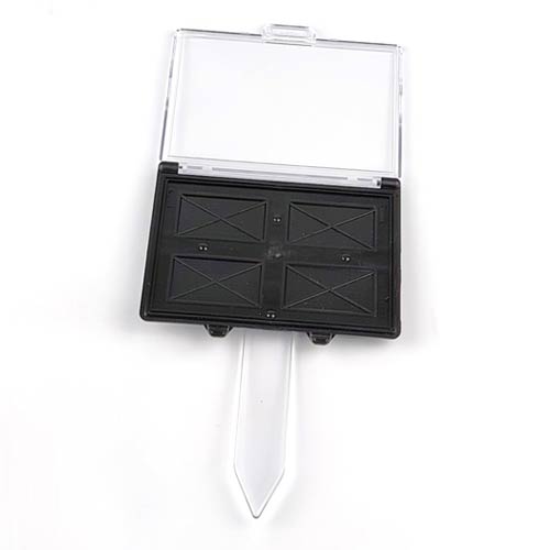 Portaprecios cassette marco negro A7. Vista frontal abierto con pincho colocado