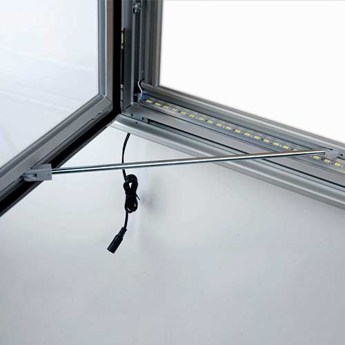 Vitrina de cristal con luz apertura