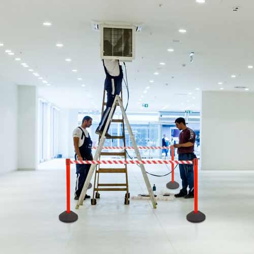 Poste de emergencia con cinta y base rellenable ejemplo