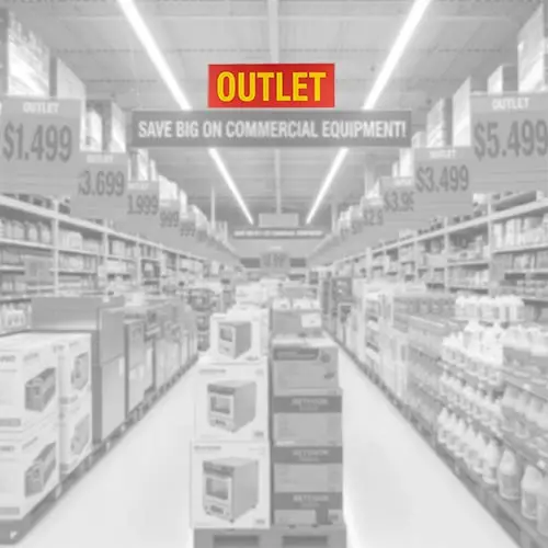 Art&iacute;culos de equipamiento comercial de la secci&oacute;n outlet de Vatisa, mostrando [insertar 2 o 3 productos que se vean en la foto, ej: carros de supermercado, expositores y cestas] en liquidaci&oacute;n.